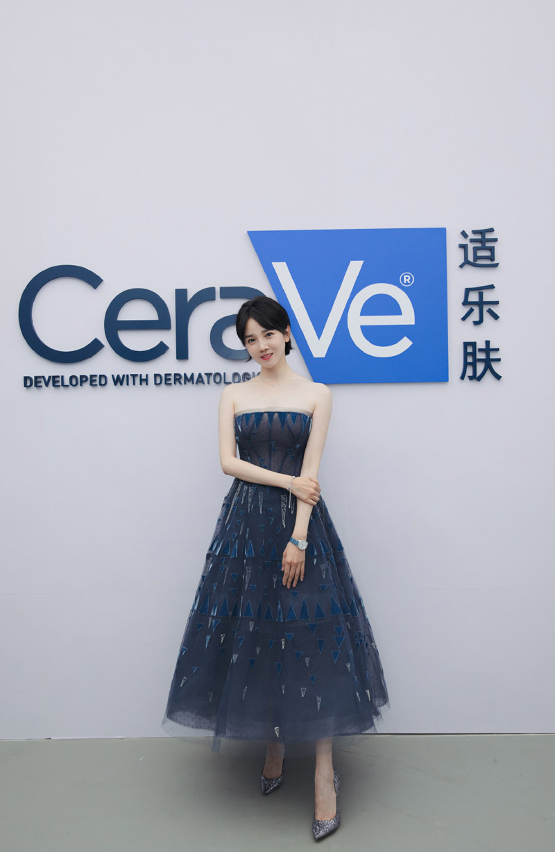主持人李湘写真图片：清新淡雅宛若仙子图片