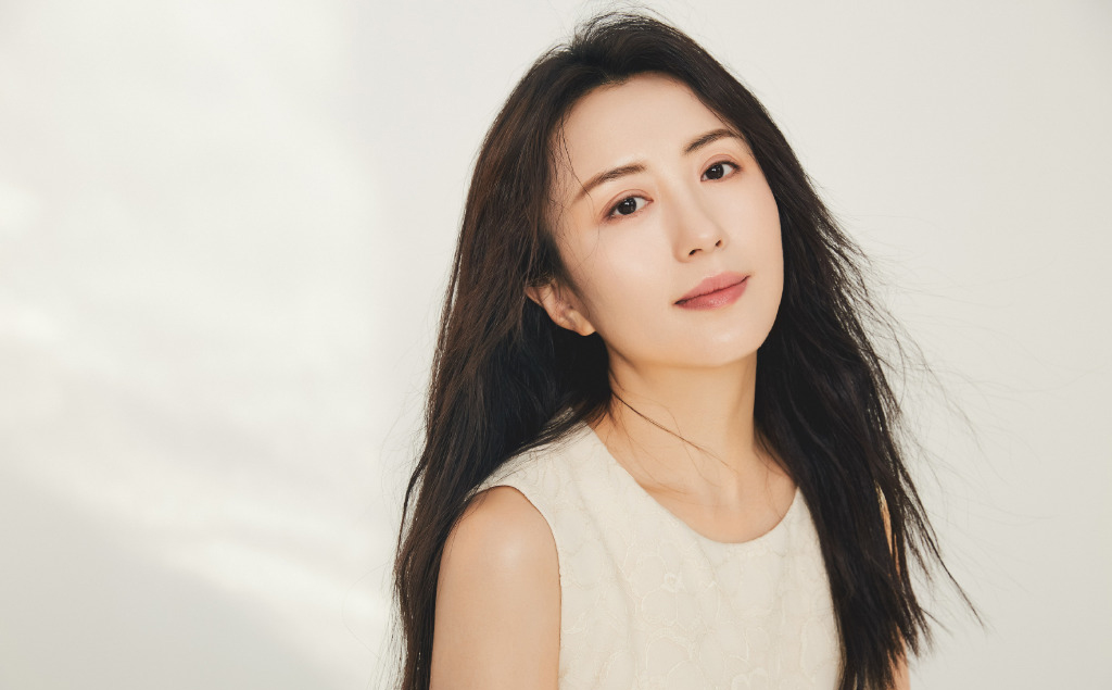 中国吉林省吉林著名的影视女演员杨童舒清新甜美写真图片图片 中国吉林省吉林著名的影视女演员杨童舒清新甜美写真图片图片