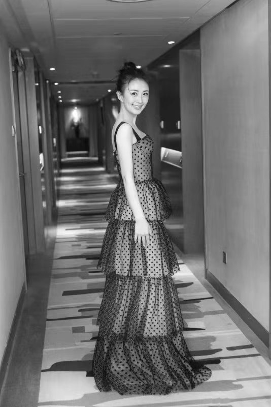 中国吉林省吉林著名的影视女演员杨童舒性感优雅光影写真图片图片 中国吉林省吉林著名的影视女演员杨童舒性感优雅光影写真图片图片