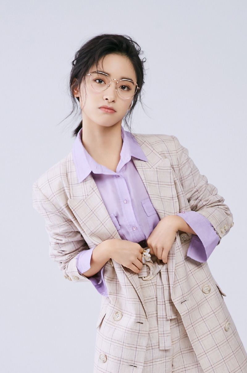 美女沈月图片