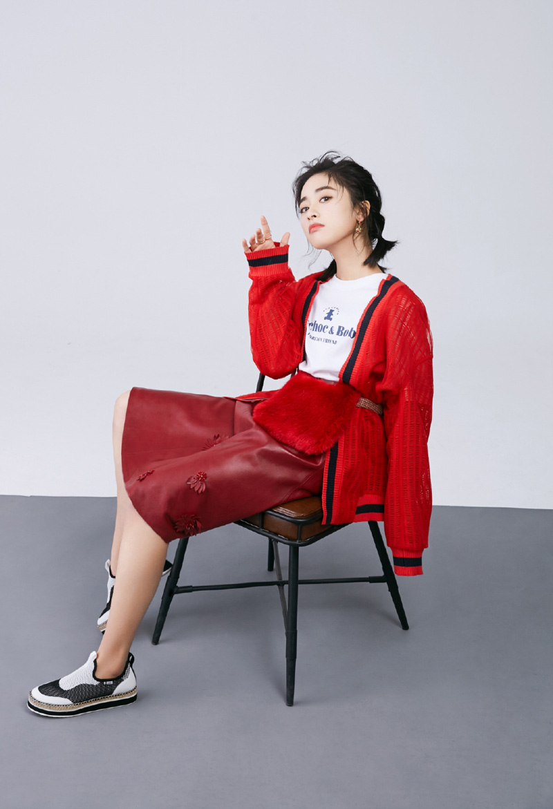 美女沈月图片