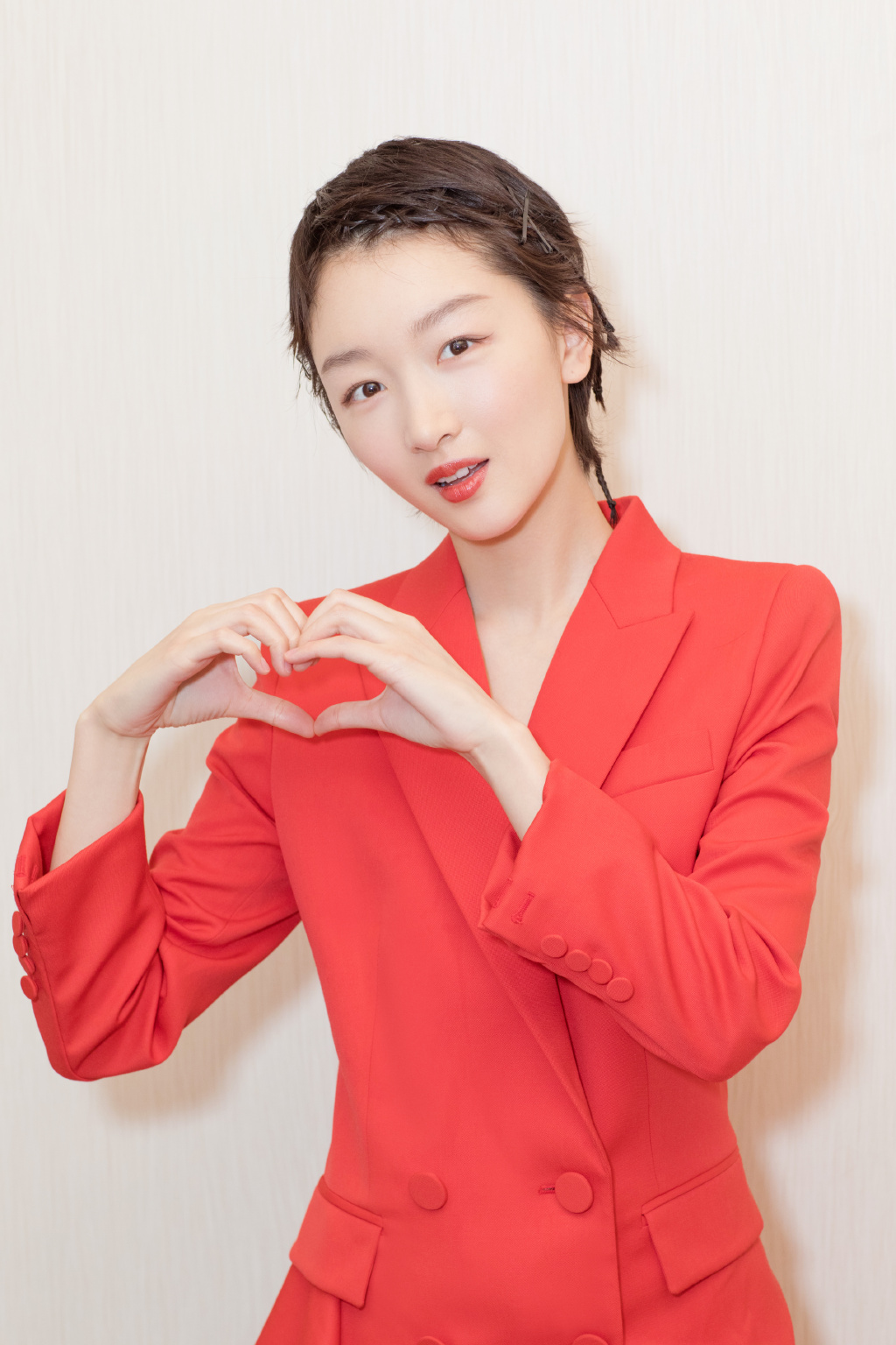 高清中国内地影视河北省石家庄女演员周冬雨纯白甜美唯美高清桌面壁纸图片