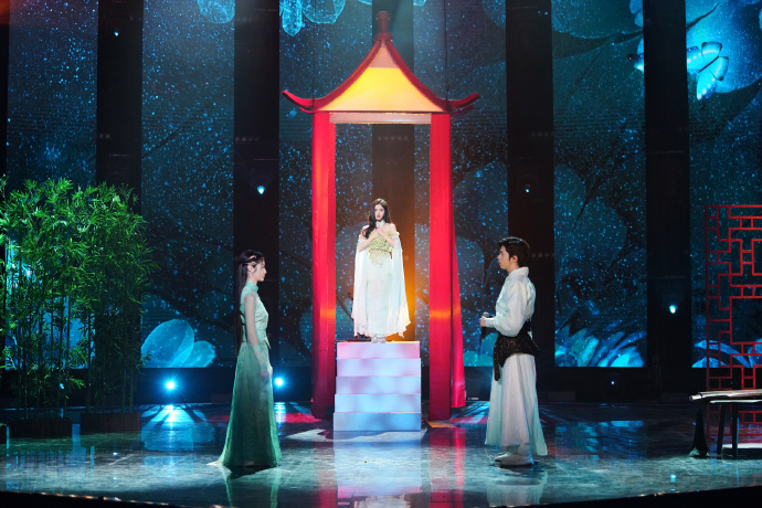 鞠婧祎图片