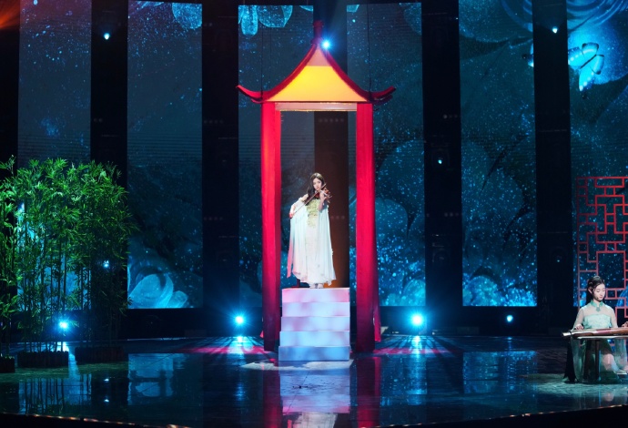 鞠婧祎图片