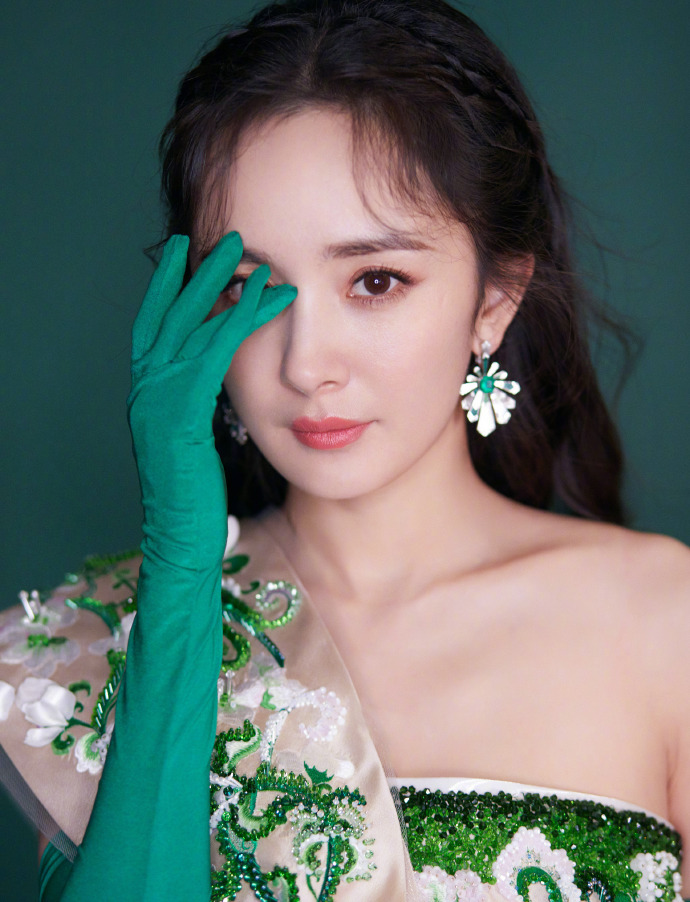 中国内地北京影视女演员杨幂优雅复古写真桌面壁纸图片