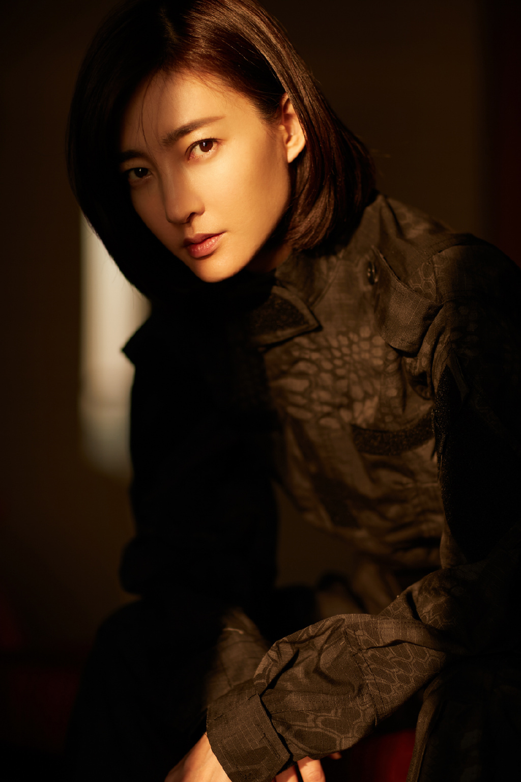 王丽坤性感干练活动写真图片图片