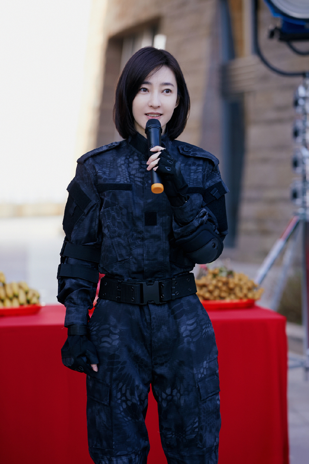 王丽坤性感干练活动写真图片图片
