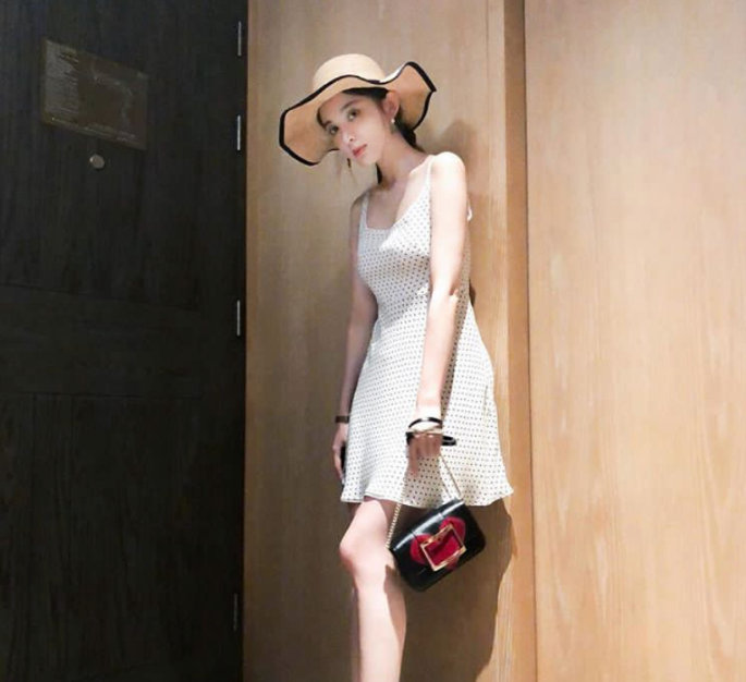 中国内地新疆乌鲁木齐市影视女演员古力娜扎微博之夜性感甜美写真图片图片