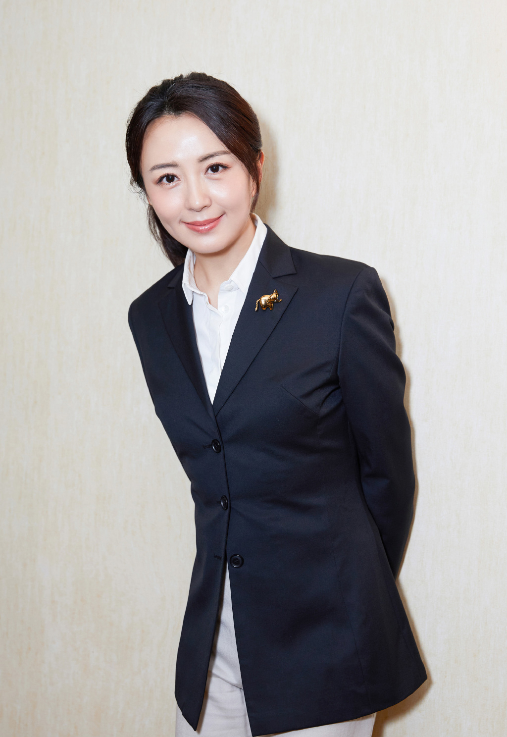 中国吉林省吉林著名的影视女演员杨童舒知性优雅写真图片 中国吉林省吉林著名的影视女演员杨童舒知性优雅写真图片