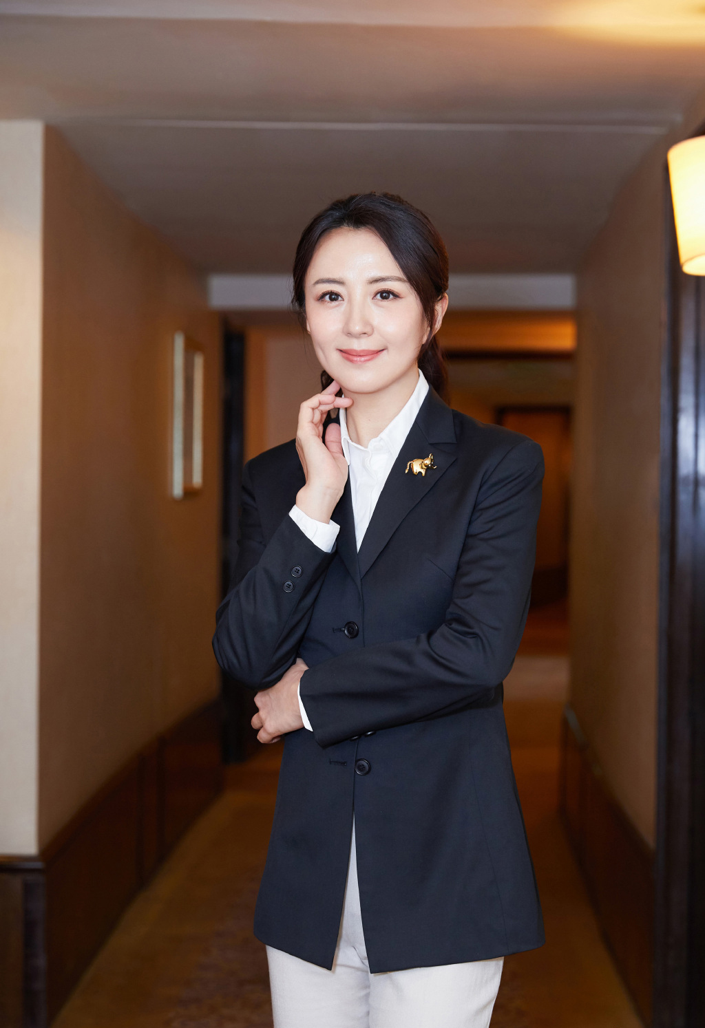 中国吉林省吉林著名的影视女演员杨童舒知性优雅写真图片