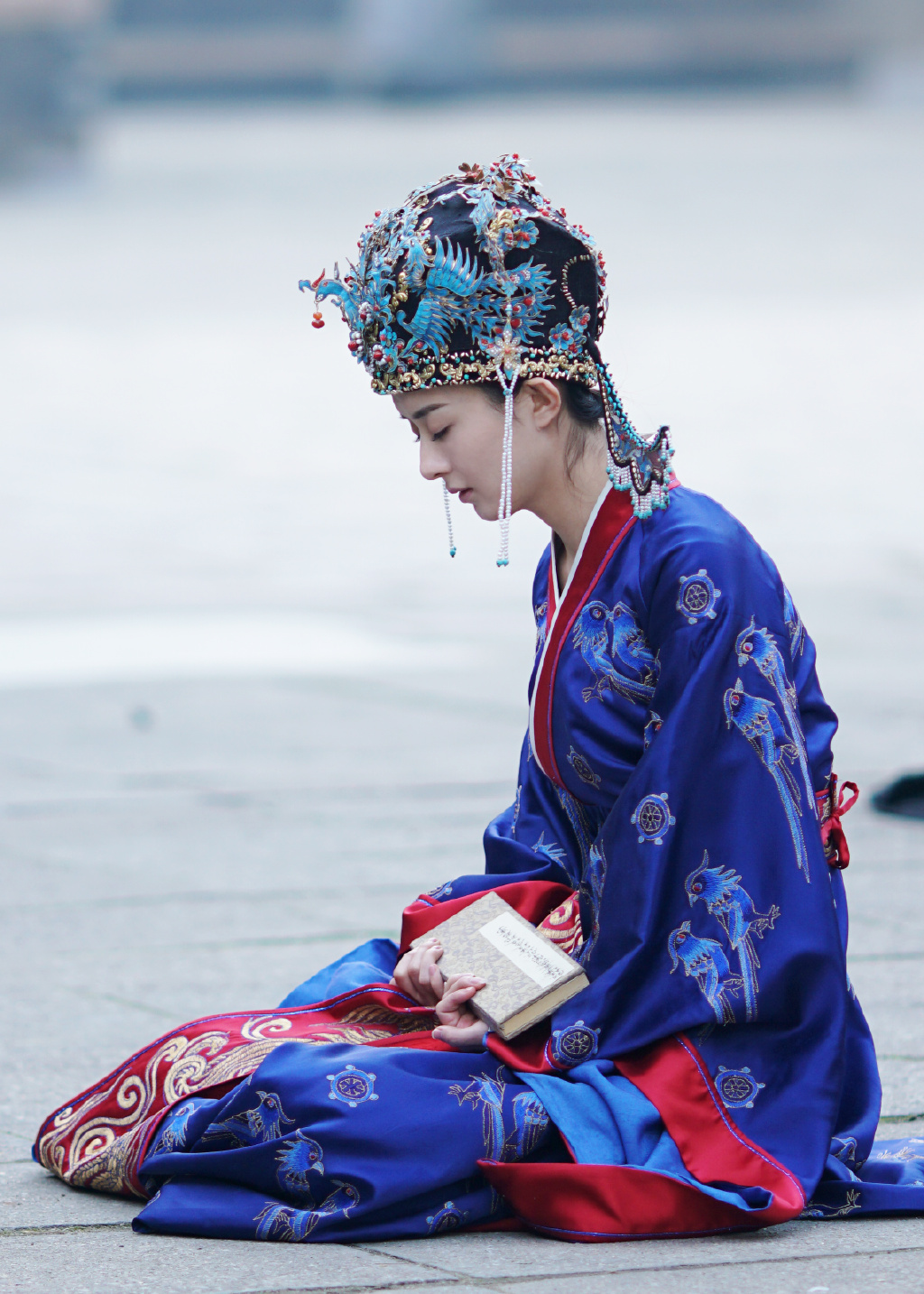 花儿与少年李菲儿青春派时尚写真手机壁纸图片