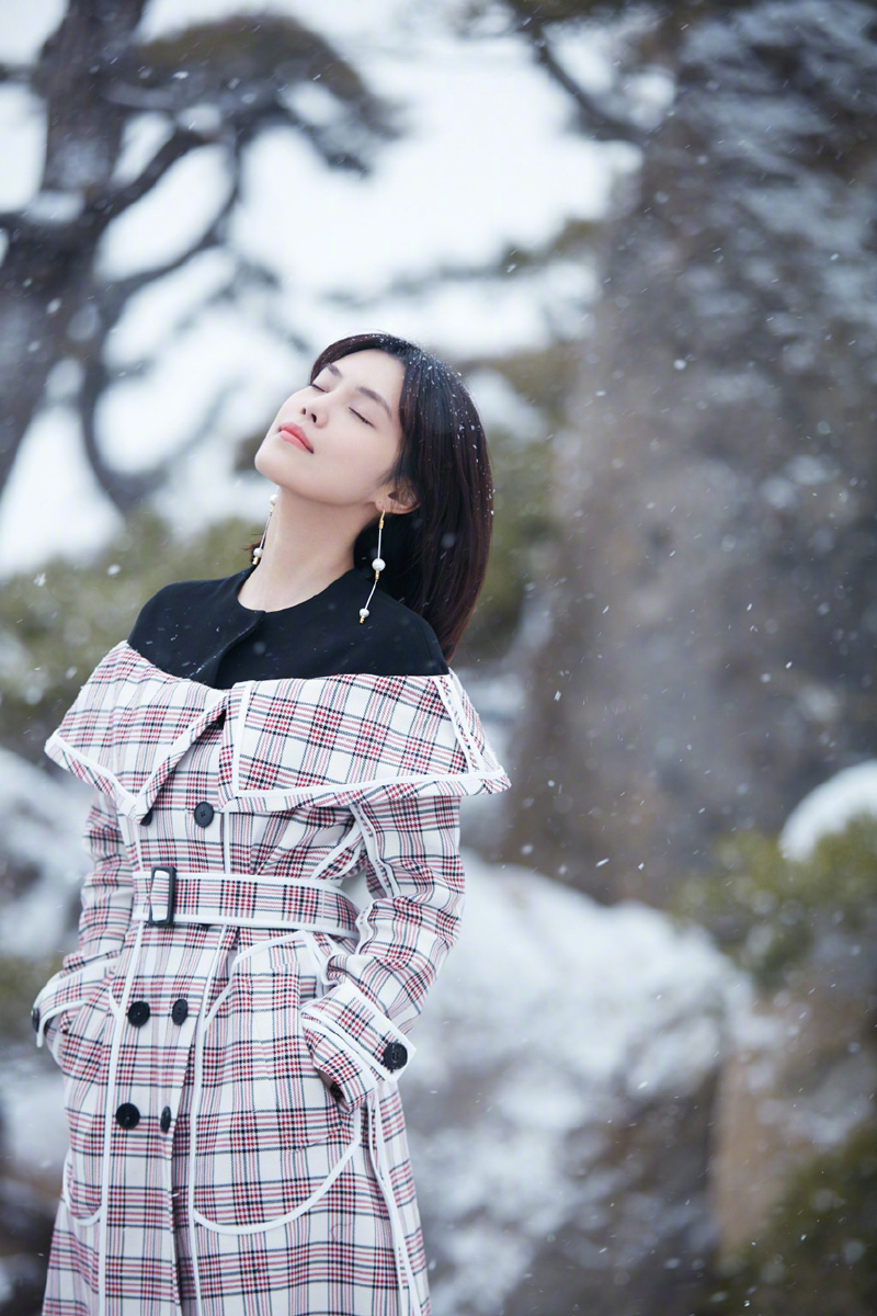 韩丹彤唯美气质雪景照图片图片