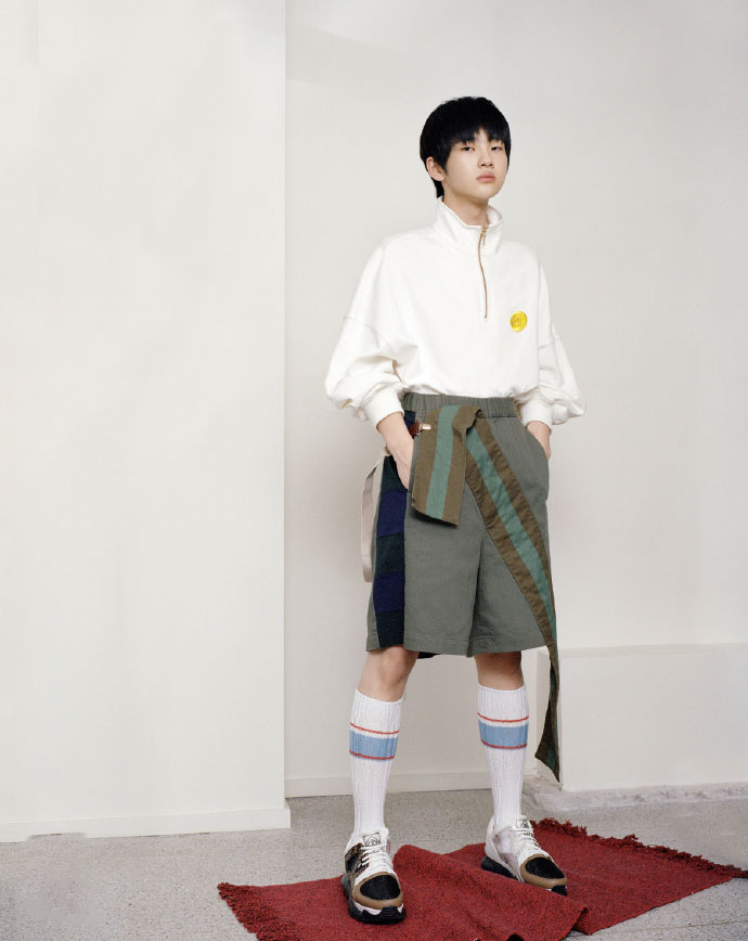 高清大陆男明星明日之子周震南舞台表演高清图片图片