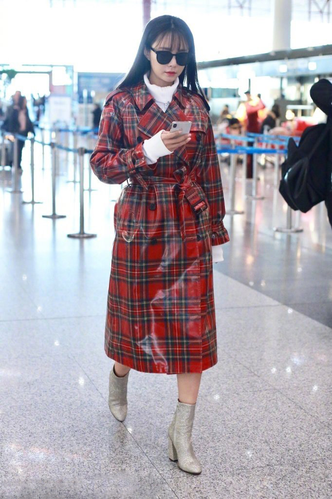 高清湖南省湘西吉首市美女沈梦辰抹胸性感唯美写真图片图片