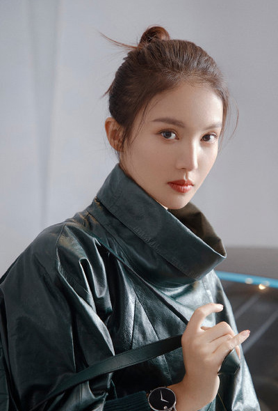 中国大陆山东济南女演员平面模特金晨性感时髦机场照图片图片