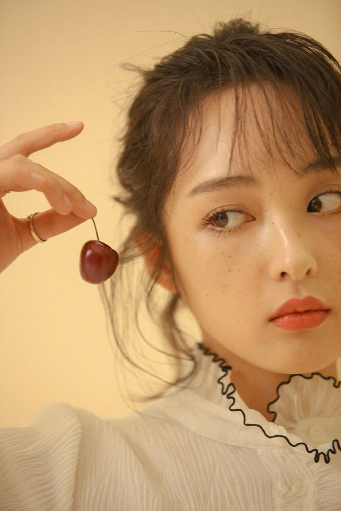 高清韩国女演员美女韩星金宝罗俏皮可爱写真图片图片