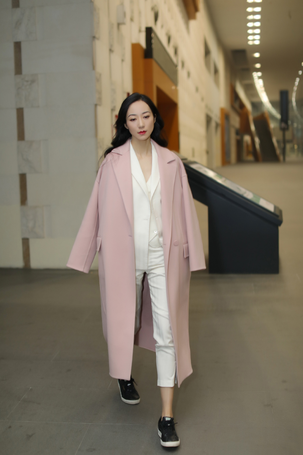 中国大陆江苏省苏州知名女演员韩雪高贵优雅活动写真图片图片