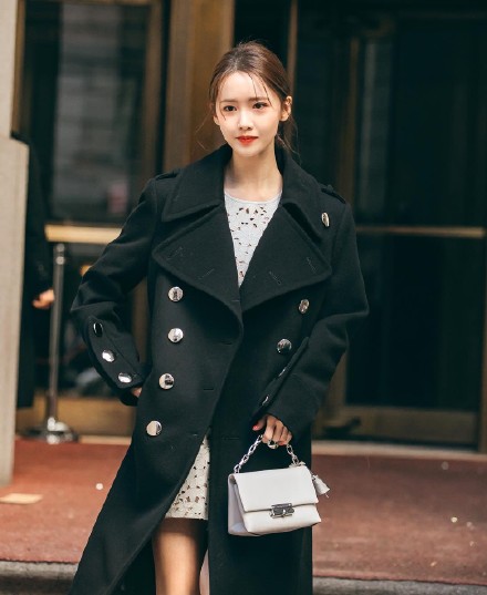 高清韩国首尔永登浦美女林允儿时尚杂志写真高清图片：短发造型优雅清纯图片