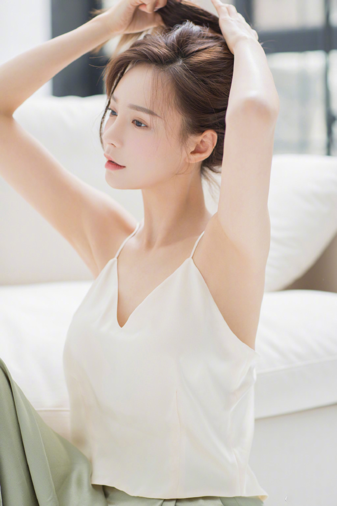 高清湖南省湘西吉首市美女沈梦辰抹胸性感唯美写真图片图片
