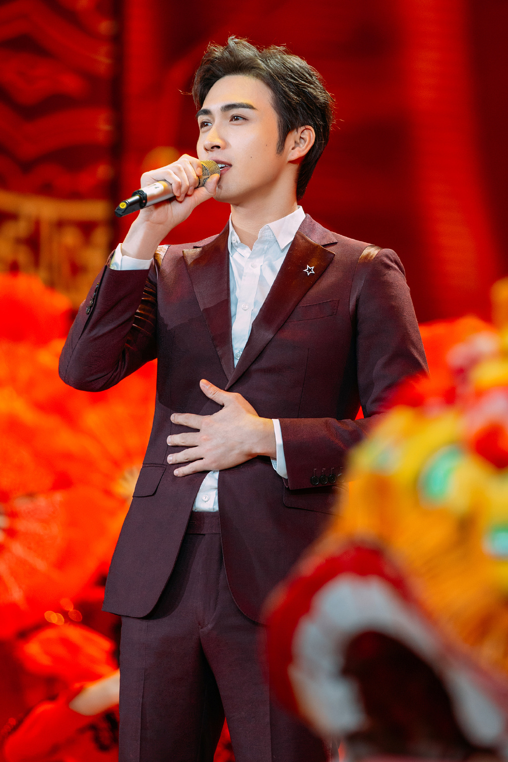 中国大陆江苏无锡男演员张彬彬机场照图片图片