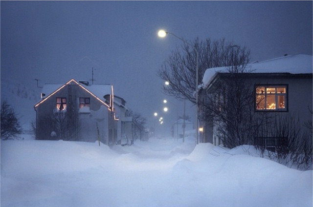 宁心露脐装雪景自拍图片图片