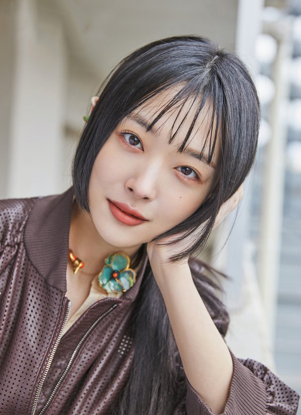 性感美女明星崔雪莉大胆车内自拍照图片图片