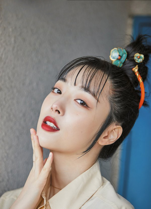 性感美女明星崔雪莉大胆车内自拍照图片图片