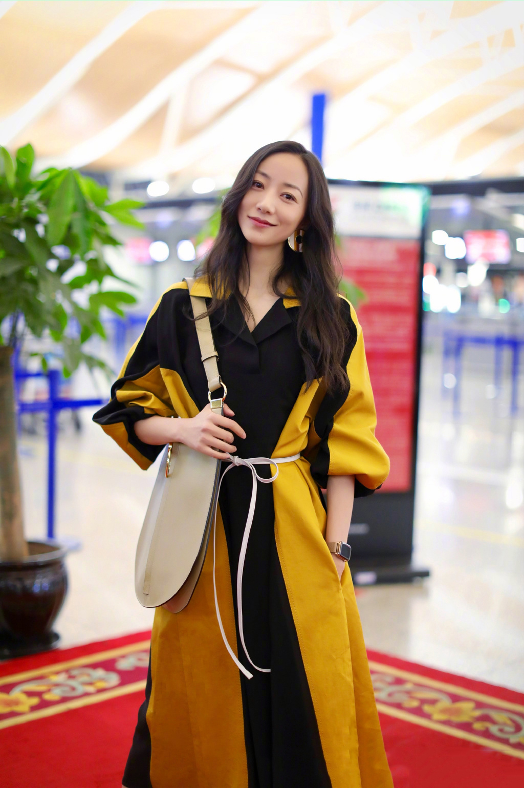 中国大陆江苏省苏州知名女演员韩雪高贵优雅活动写真图片图片