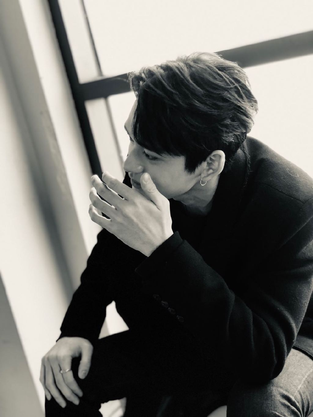 中泰混血儿黄旭熙舞台照图片图片