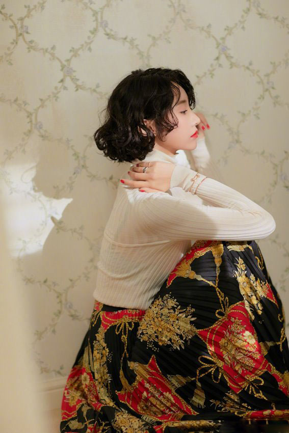 韩国首尔女演员模特高俊熙写真床上诱惑图片