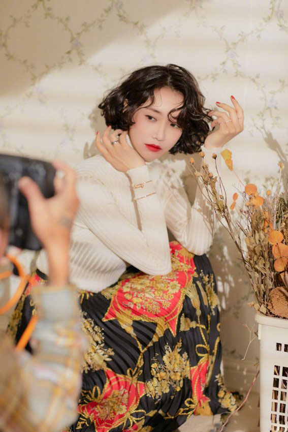 韩国首尔女演员模特高俊熙写真床上诱惑图片