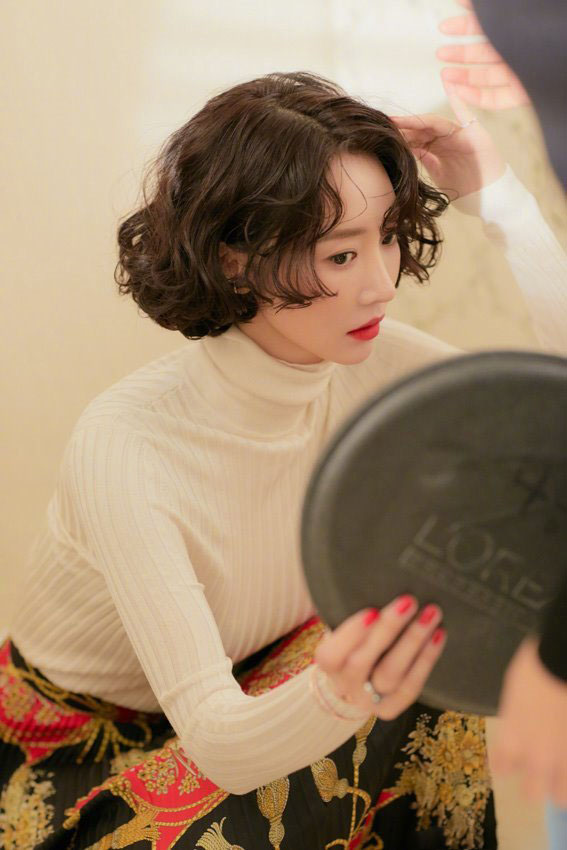 韩国首尔女演员模特高俊熙写真床上诱惑图片