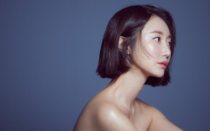 韩国首尔女演员模特高俊熙写真床上诱惑图片