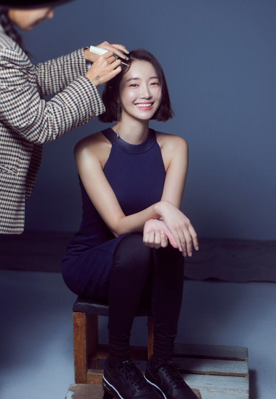 韩国首尔女演员模特高俊熙写真床上诱惑图片