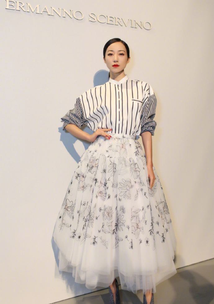 中国大陆江苏省苏州知名女演员韩雪高贵优雅活动写真图片图片