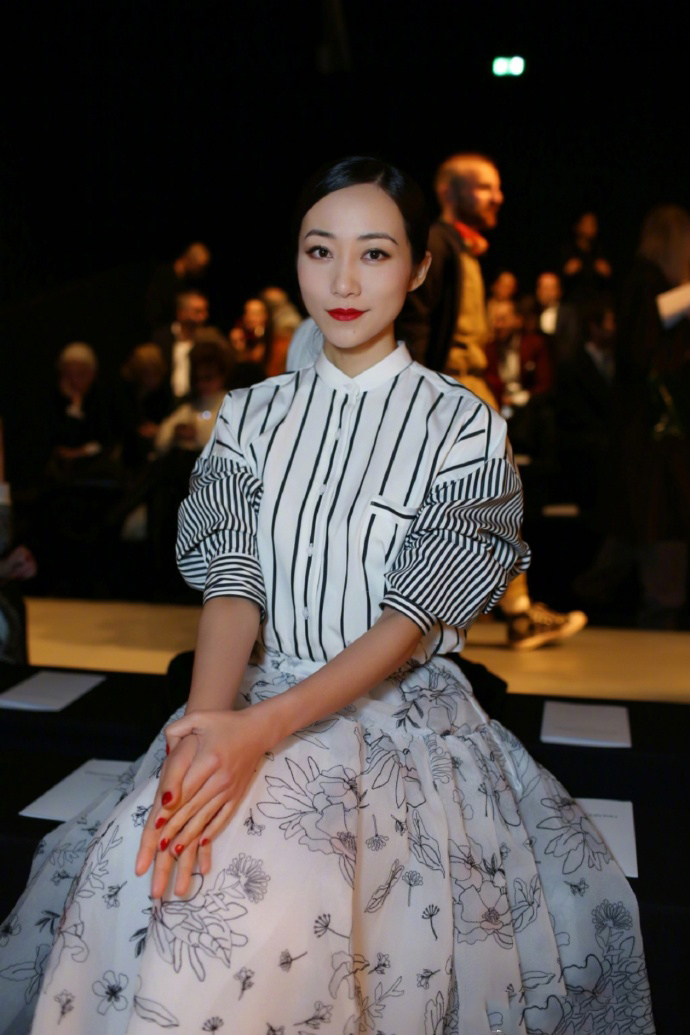 中国大陆江苏省苏州知名女演员韩雪高贵优雅活动写真图片图片