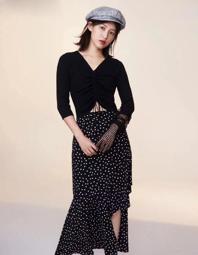 高清湖南衡阳美女苏青性感美艳红裙写真高清图片图片
