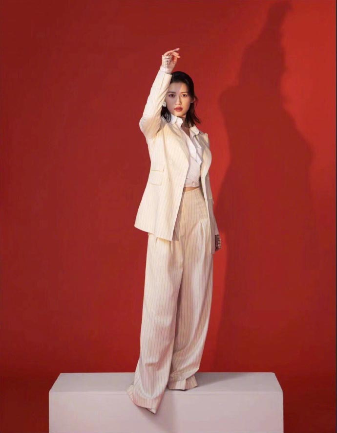 高清湖南衡阳美女气质美女苏青白色系珠宝写真图片图片