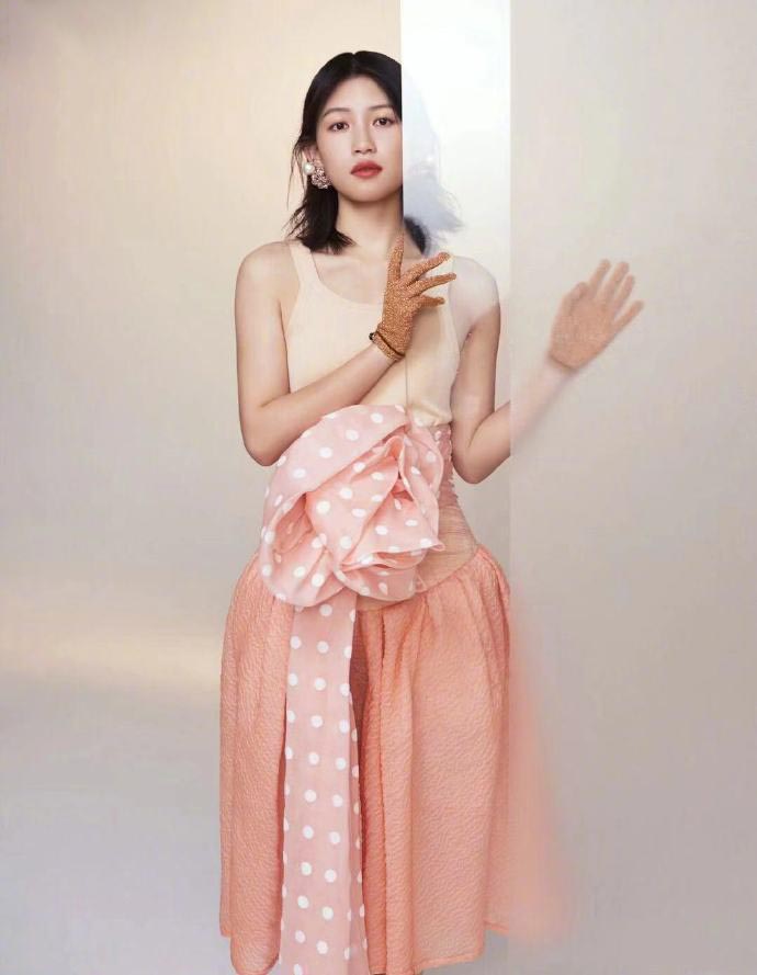 高清湖南衡阳美女气质美女苏青白色系珠宝写真图片图片