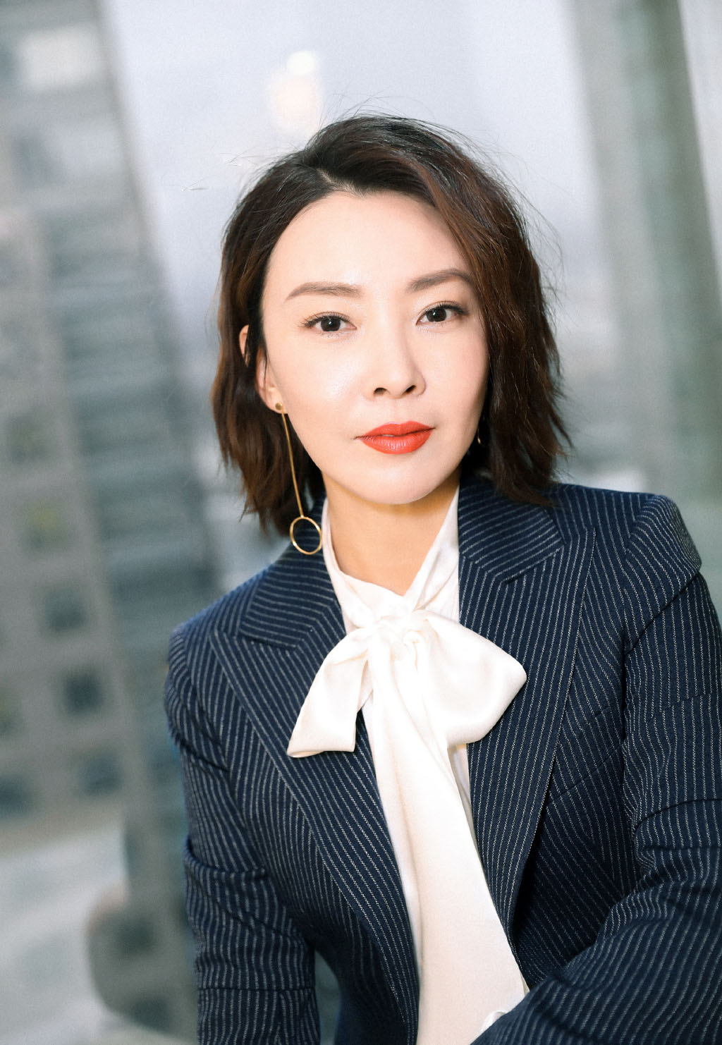 高清中国内地哈尔滨女演员刘威葳知性优雅写真图片