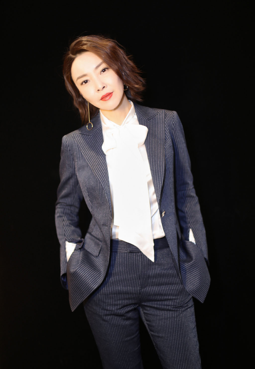 高清中国内地哈尔滨女演员刘威葳知性优雅写真图片