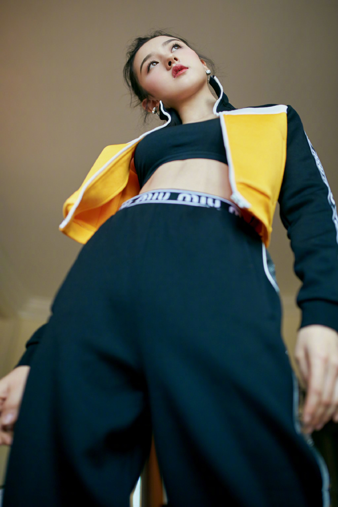 中国北京当代95后女演员宋祖儿清新时尚可爱写真图片桌面壁纸图片