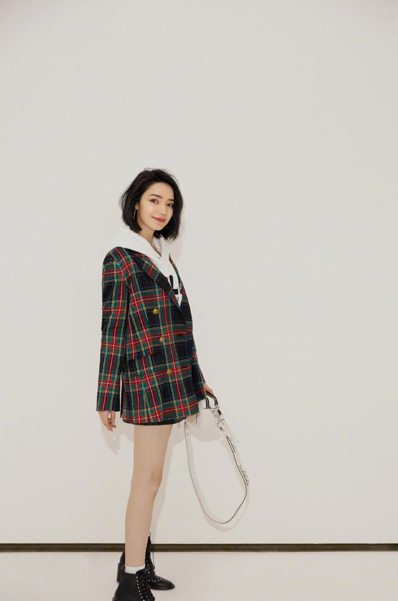 中国内地影视新疆乌鲁木齐女演员代斯MAHB年度先生盛典优雅写真图片图片