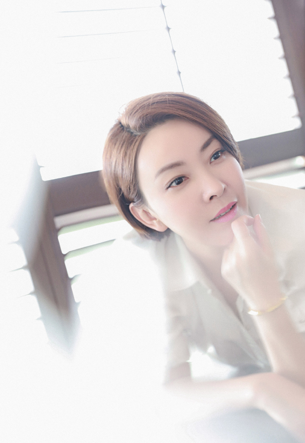 高清中国内地哈尔滨女演员刘威葳性感居家诱惑写真图片