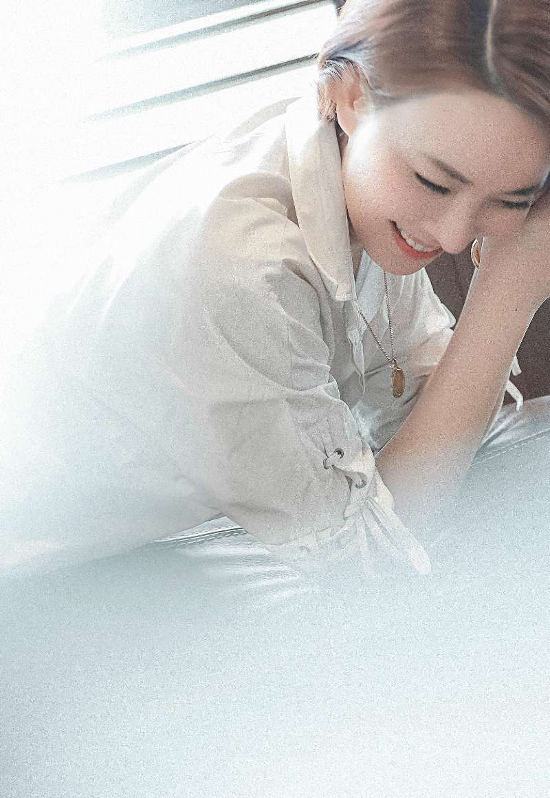 高清中国内地哈尔滨女演员刘威葳性感居家诱惑写真图片