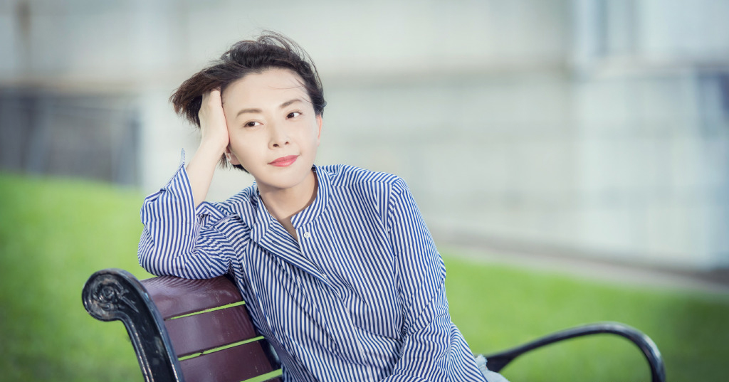 高清中国内地哈尔滨女演员刘威葳性感居家诱惑写真图片