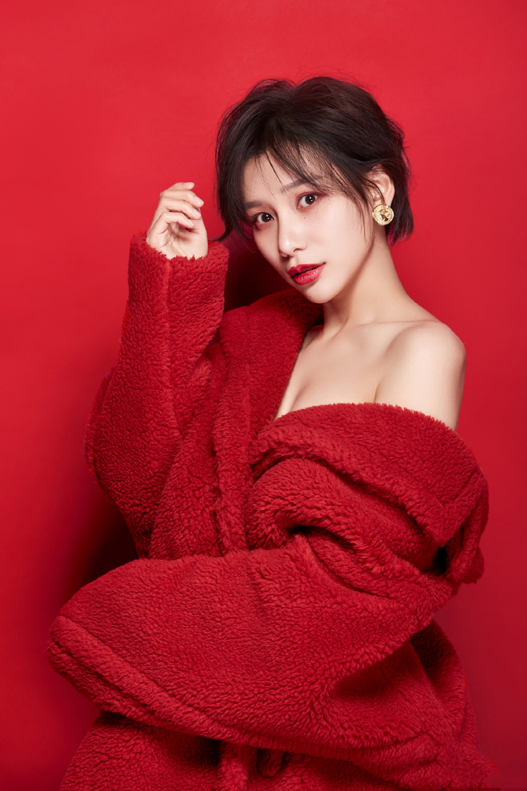 高清女星冯若绮红色性感靓丽写真图片图片