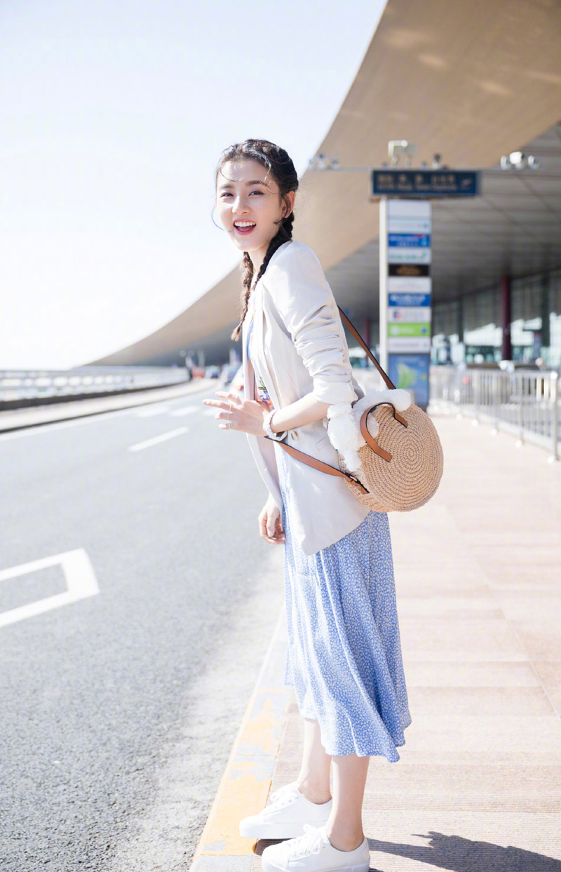 中国北京当代95后女演员小哪吒宋祖儿时尚清新写真桌面壁纸图片 中国北京当代95后女演员小哪吒宋祖儿时尚清新写真桌面壁纸图片