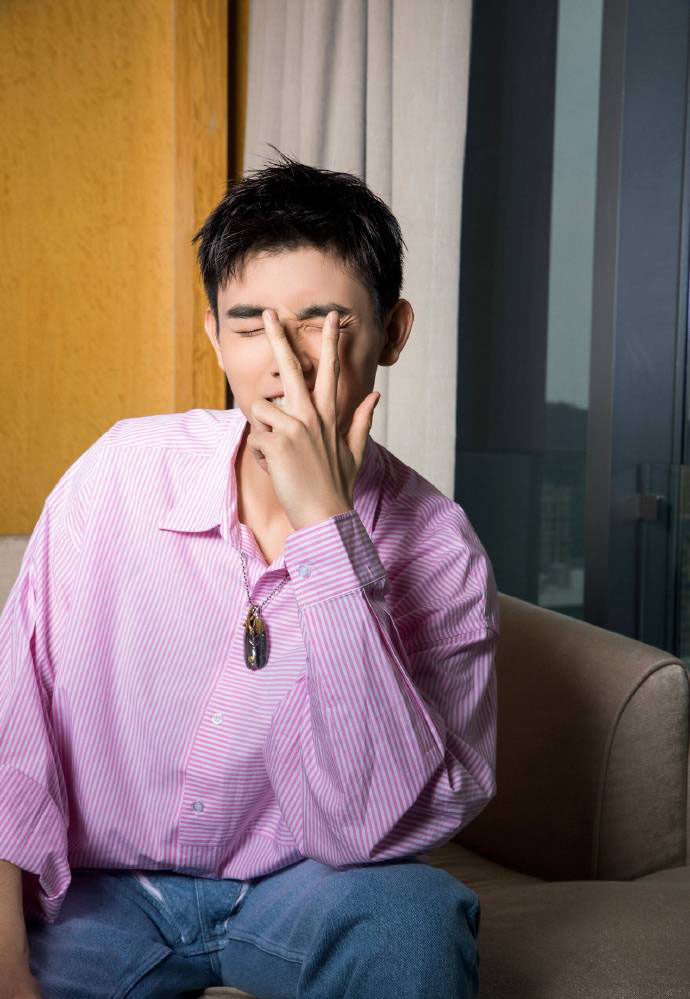高清中国内地男演员陈飞宇芭莎男士杂志封面大片图片