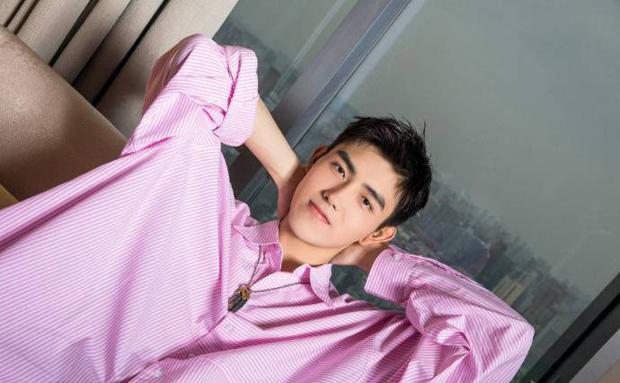 高清中国内地男演员陈飞宇芭莎男士杂志封面大片图片